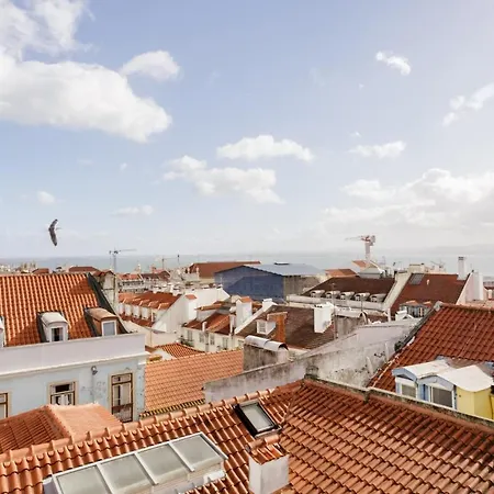 Amazing Rooftop Terrace With River And Historic View 4 Bedrooms 4 Bathrooms Ac 19th Century Building Chiado Appartement *