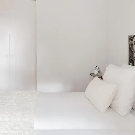 Amazing Rooftop Terrace With River And Historic View 4 Bedrooms 4 Bathrooms Ac 19th Century Building Chiado Appartement *