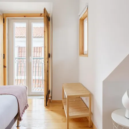 Amazing Rooftop Terrace With River And Historic View 4 Bedrooms 4 Bathrooms Ac 19th Century Building Chiado Appartement Lissabon