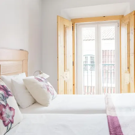 Amazing Rooftop Terrace With River And Historic View 4 Bedrooms 4 Bathrooms Ac 19th Century Building Chiado * Lissabon
