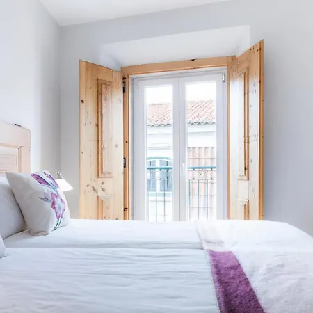 Amazing Rooftop Terrace With River And Historic View 4 Bedrooms 4 Bathrooms Ac 19th Century Building Chiado * Lissabon