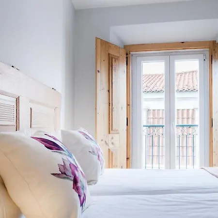 Amazing Rooftop Terrace With River And Historic View 4 Bedrooms 4 Bathrooms Ac 19th Century Building Chiado * Lissabon