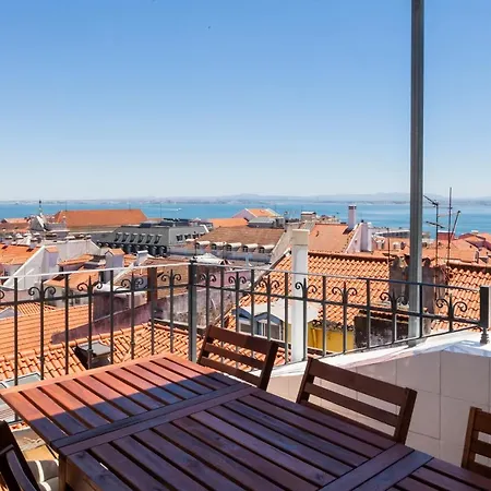 Appartement Amazing Rooftop Terrace With River And Historic View 4 Bedrooms 4 Bathrooms Ac 19th Century Building Chiado Lissabon