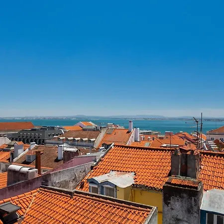 Amazing Rooftop Terrace With River And Historic View 4 Bedrooms 4 Bathrooms Ac 19th Century Building Chiado Appartement *