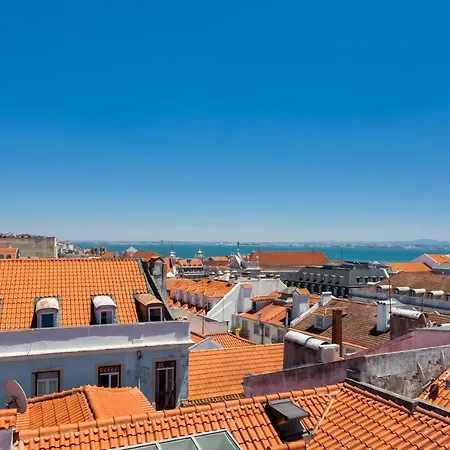 Amazing Rooftop Terrace With River And Historic View 4 Bedrooms 4 Bathrooms Ac 19th Century Building Chiado Lissabon