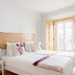 Lejlighed Amazing Rooftop Terrace With River And Historic View 4 Bedrooms 4 Bathrooms Ac 19th Century Building Chiado *