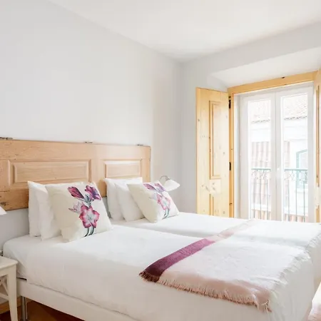 Apartamento Amazing Rooftop Terrace With River And Historic View 4 Bedrooms 4 Bathrooms Ac 19th Century Building Chiado *