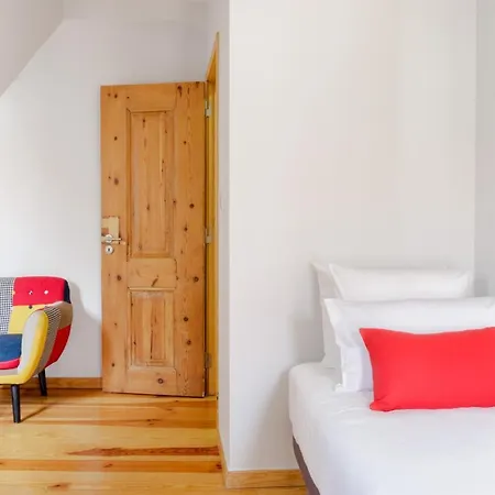 Amazing Rooftop Terrace With River And Historic View 4 Bedrooms 4 Bathrooms Ac 19th Century Building Chiado Apartamento