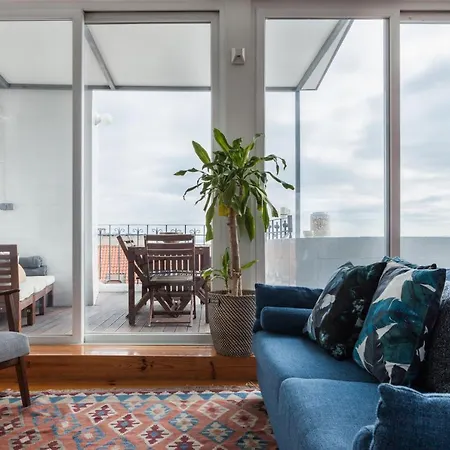 Amazing Rooftop Terrace With River And Historic View 4 Bedrooms 4 Bathrooms Ac 19th Century Building Chiado Apartamento