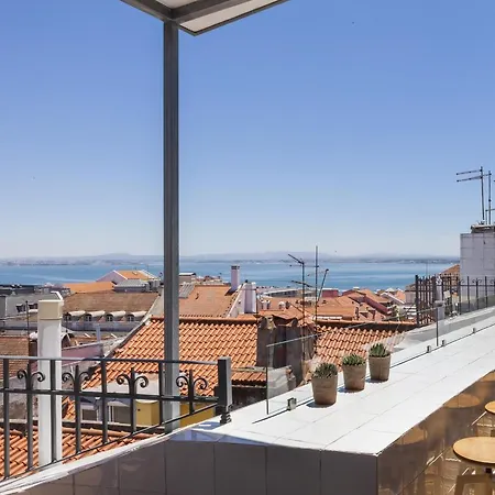 Apartamento Amazing Rooftop Terrace With River And Historic View 4 Bedrooms 4 Bathrooms Ac 19th Century Building Chiado