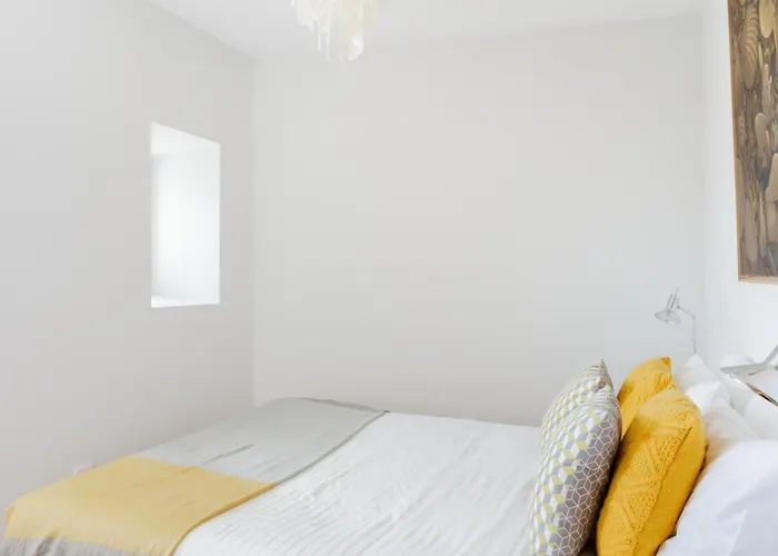 Amazing Rooftop Terrace With River And Historic View 4 Bedrooms 4 Bathrooms Ac 19th Century Building Chiado Апартаменты Лиссабон