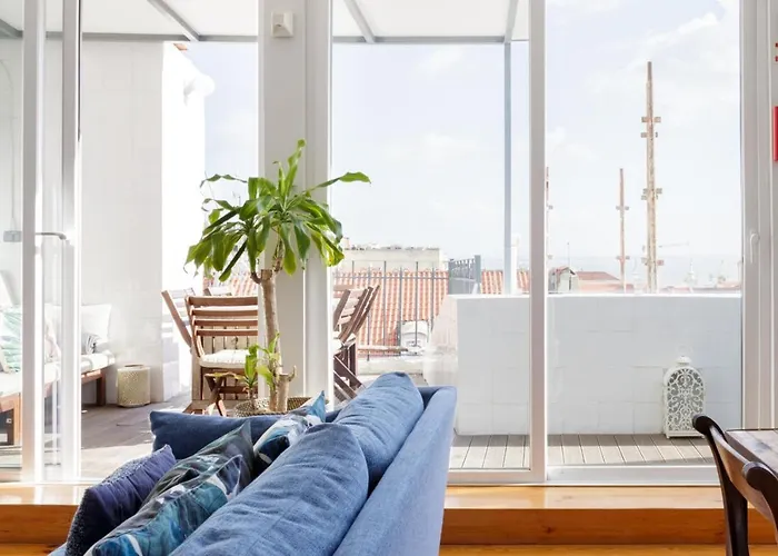 Апартаменты Amazing Rooftop Terrace With River And Historic View 4 Bedrooms 4 Bathrooms Ac 19th Century Building Chiado Лиссабон