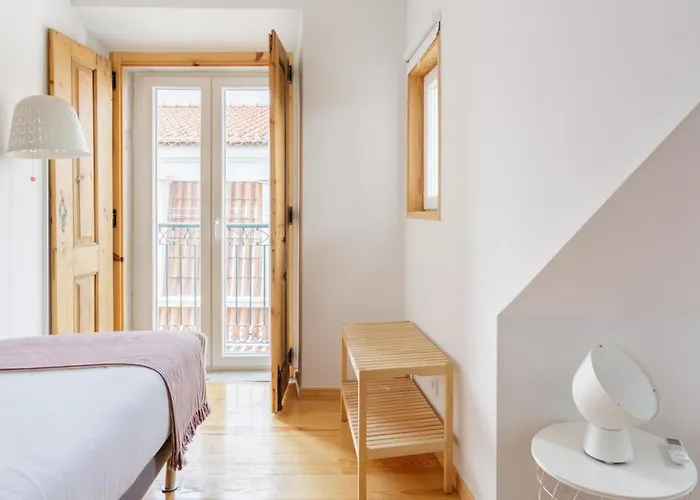 Amazing Rooftop Terrace With River And Historic View 4 Bedrooms 4 Bathrooms Ac 19th Century Building Chiado Апартаменты Лиссабон