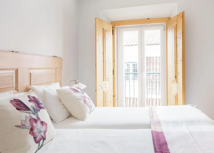 Amazing Rooftop Terrace With River And Historic View 4 Bedrooms 4 Bathrooms Ac 19th Century Building Chiado * Лиссабон