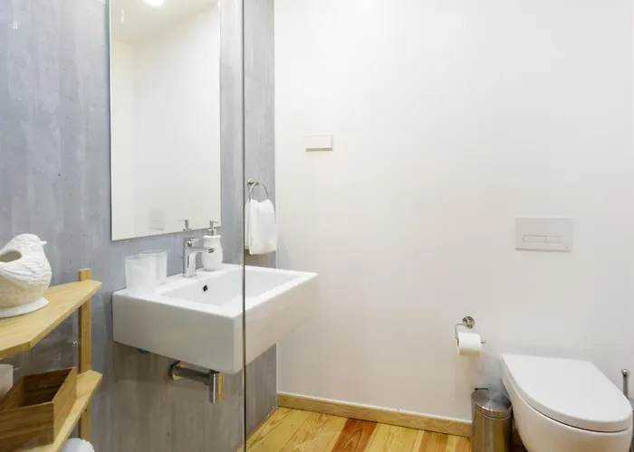 Апартаменты Amazing Rooftop Terrace With River And Historic View 4 Bedrooms 4 Bathrooms Ac 19th Century Building Chiado