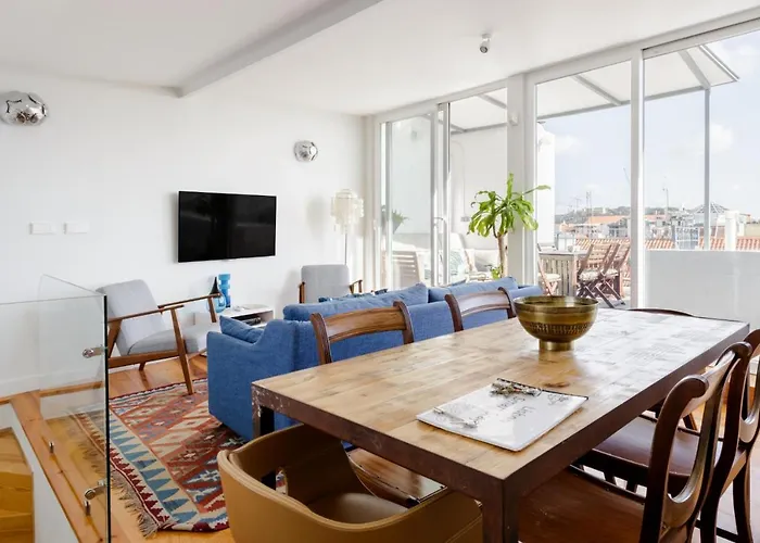 Апартаменты Amazing Rooftop Terrace With River And Historic View 4 Bedrooms 4 Bathrooms Ac 19th Century Building Chiado