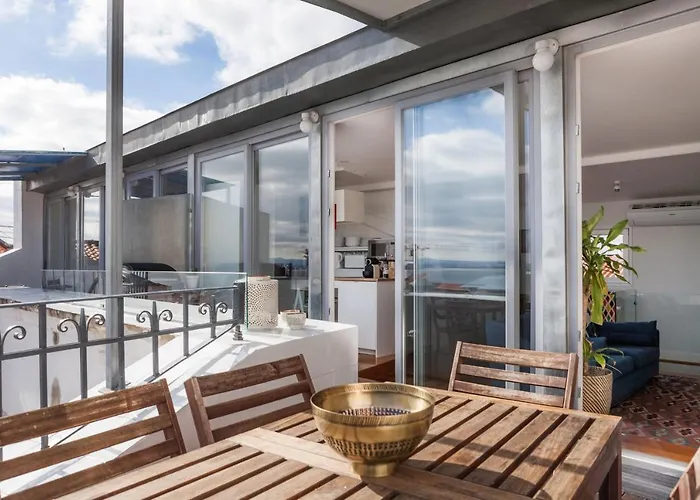 Amazing Rooftop Terrace With River And Historic View 4 Bedrooms 4 Bathrooms Ac 19th Century Building Chiado Апартаменты *