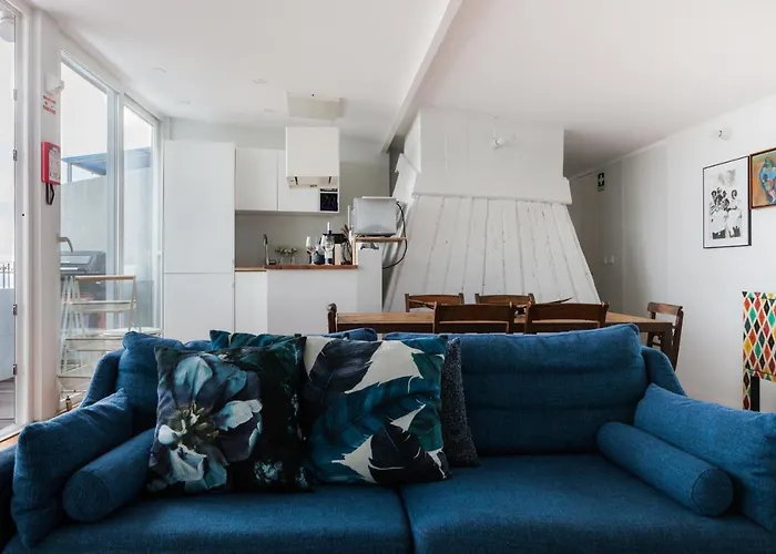 Апартаменты Amazing Rooftop Terrace With River And Historic View 4 Bedrooms 4 Bathrooms Ac 19th Century Building Chiado