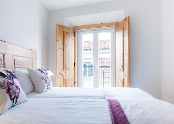 Amazing Rooftop Terrace With River And Historic View 4 Bedrooms 4 Bathrooms Ac 19th Century Building Chiado * Лиссабон