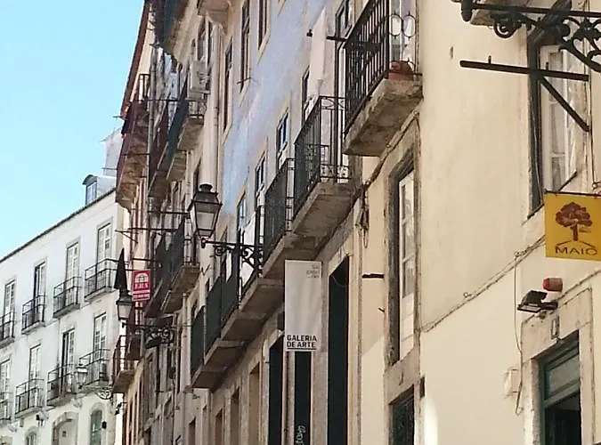 Amazing Rooftop Terrace With River And Historic View 4 Bedrooms 4 Bathrooms Ac 19th Century Building Chiado Апартаменты *