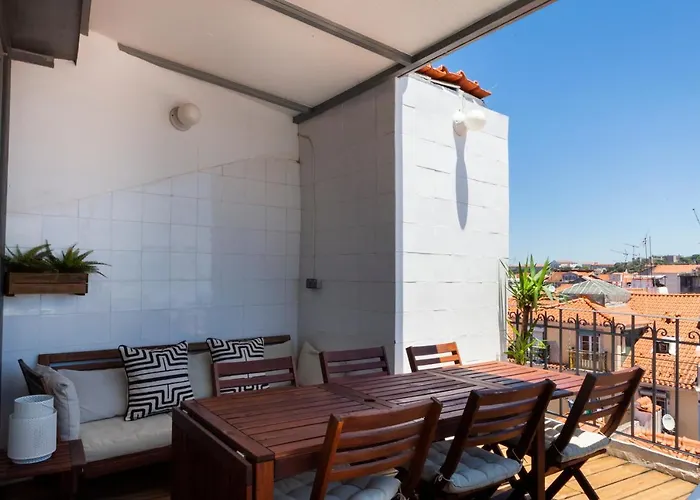 Апартаменты Amazing Rooftop Terrace With River And Historic View 4 Bedrooms 4 Bathrooms Ac 19th Century Building Chiado