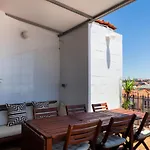 Daire Amazing Rooftop Terrace With River And Historic View 4 Bedrooms 4 Bathrooms Ac 19th Century Building Chiado
