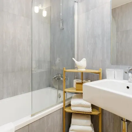Amazing Rooftop Terrace With River And Historic View 4 Bedrooms 4 Bathrooms Ac 19th Century Building Chiado Apartamento *