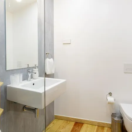 Appartamento Amazing Rooftop Terrace With River And Historic View 4 Bedrooms 4 Bathrooms Ac 19th Century Building Chiado