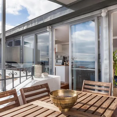 Amazing Rooftop Terrace With River And Historic View 4 Bedrooms 4 Bathrooms Ac 19th Century Building Chiado Appartamento *