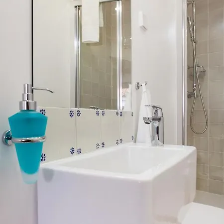 Appartamento Amazing Rooftop Terrace With River And Historic View 4 Bedrooms 4 Bathrooms Ac 19th Century Building Chiado *