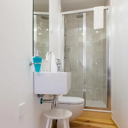 Amazing Rooftop Terrace With River And Historic View 4 Bedrooms 4 Bathrooms Ac 19th Century Building Chiado Appartamento