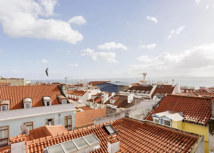 Amazing Rooftop Terrace With River And Historic View 4 Bedrooms 4 Bathrooms Ac 19th Century Building Chiado 아파트 *