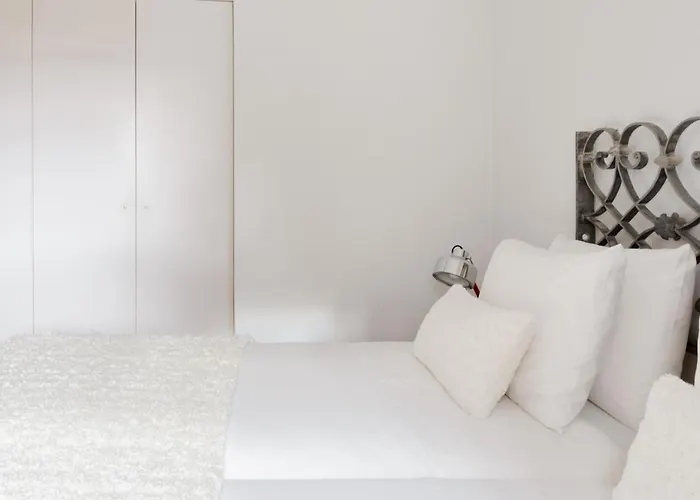 Amazing Rooftop Terrace With River And Historic View 4 Bedrooms 4 Bathrooms Ac 19th Century Building Chiado 아파트 *