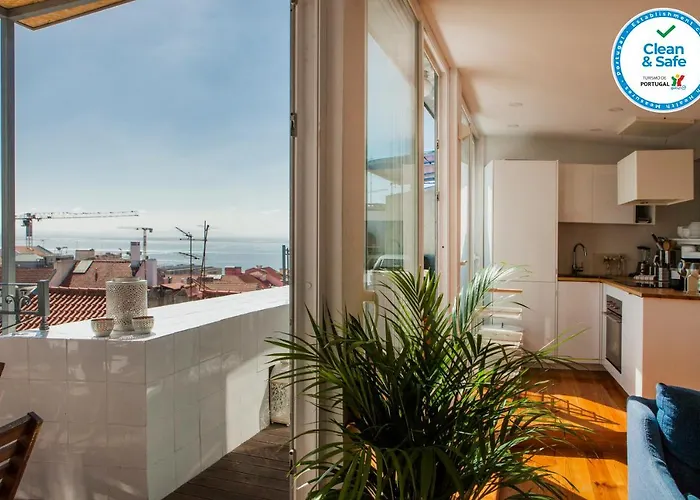 Amazing Rooftop Terrace With River And Historic View 4 Bedrooms 4 Bathrooms Ac 19th Century Building Chiado