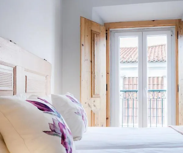 Amazing Rooftop Terrace With River And Historic View 4 Bedrooms 4 Bathrooms Ac 19th Century Building Chiado * 리스본