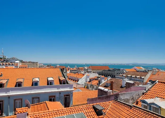 Amazing Rooftop Terrace With River And Historic View 4 Bedrooms 4 Bathrooms Ac 19th Century Building Chiado 리스본